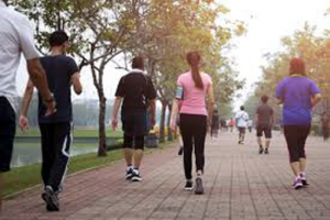 7 sai lầm phổ biến cần tránh khi đi bộ để tối ưu lợi ích sức khỏe