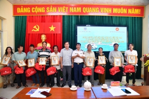 Bộ Tư lệnh Vùng Cảnh sát biển 4: Lan tỏa kiến thức pháp luật đến với ngư dân nơi đảo xa Thổ Châu
