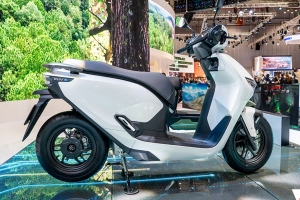 Xe máy điện cao cấp Honda CUV e ra mắt với thiết kế tối giản nhưng còn nhiều hạn chế về tiện ích sạc