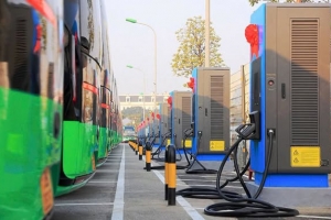 Hà Nội hỗ trợ 70% lãi vay cho xe buýt điện và hạ tầng trạm sạc