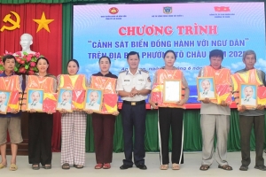 Bộ Tư lệnh Vùng Cảnh sát biển 4 đồng hành với ngư dân phường Tô Châu