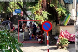Hà Nội xử lý nhiều vi phạm giao thông, trật tự đô thị từ phản ánh trên mạng xã hội