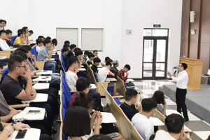 Đề xuất siết chặt chuẩn đào tạo ngành y và luật theo hướng tăng cường thực hành