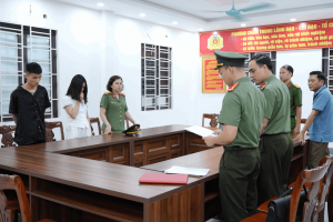 Khởi tố 2 đối tượng tổ chức cho 3 người Trung Quốc ở lại Việt Nam trái phép để lập điểm lừa đảo trực tuyến