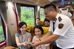 Vận hành tàu chuyên dụng đưa đón y, bác sĩ Bệnh viện Bạch Mai giữa Hà Nội - Ninh Bình