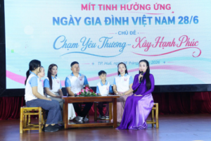 'Chạm yêu thương – Xây hạnh phúc' lan tỏa giá trị gia đình Việt
