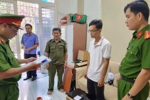 Vĩnh Long: Khởi tố 2 đối tượng sản xuất hàng trăm nghìn sản phẩm nước yến giả