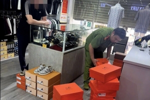 Thái Nguyên: Thu giữ số lượng lớn hàng hóa nghi giả mạo các thương hiệu nổi tiếng