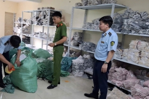 Ninh Bình phát hiện hơn 3.000 sản phẩm quần áo trẻ em không rõ nguồn gốc