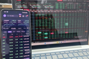 VN-Index giữ đà tăng, dòng tiền luân chuyển giữa các nhóm ngành trước phiên 2/7