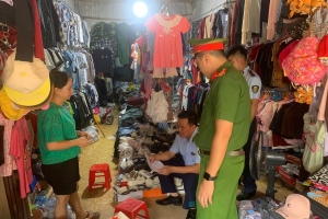Tuyên Quang: Phát hiện và thu giữ hàng hóa giả mạo nhãn hiệu GUCCI, DIOR tại chợ trung tâm Bắc Mê