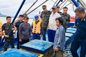 Hải quan chủ trì bắt giữ tàu cá vận chuyển 30.000 lít dầu DO không rõ nguồn gốc