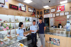 Bắc Ninh: Đồng loạt xử lý 23 cơ sở kinh doanh, thu giữ hơn 1.700 kính mắt giả mạo nhãn hiệu