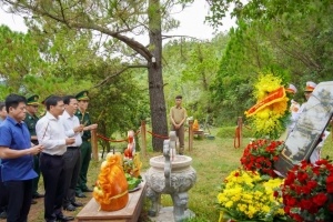 Phó Thủ tướng Nguyễn Văn Thắng dâng hương, tri ân Đại tướng Võ Nguyên Giáp