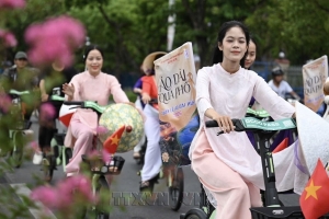 Huế: 200 người đạp xe trong tà áo dài lan tỏa thông điệp du lịch xanh