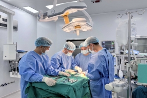 Vinmec Hạ Long giải cứu cụ bà 88 tuổi bị khối u giáp khổng lồ chèn ép đường thở suốt 18 năm