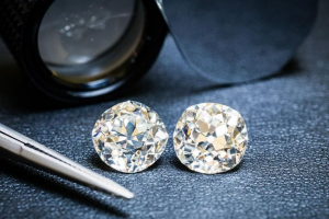 Quy trình phân loại và kiểm định kim cương nghiêm ngặt theo tiêu chuẩn quốc tế trong phòng thí nghiệm
