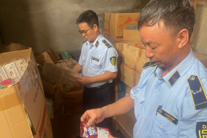 Lào Cai: Phát hiện hơn 1.400 sản phẩm bánh kẹo, thạch không rõ nguồn gốc