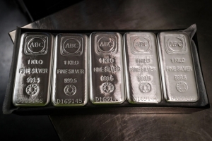Giá bạc hôm nay 12/7: Bạc tăng mạnh, tiến sát mốc 61 USD/ounce