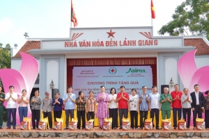 Ninh Bình: Trao hơn 1.000 suất quà tri ân gia đình chính sách, người có công tại phường Duy Tân