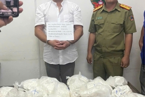 Bắt người nước ngoài mang 15kg heroin từ Luông Pha Băng về Việt Nam
