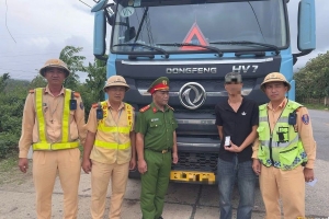 Quảng Trị: Bắt tài xế xe đầu kéo sử dụng và tàng trữ 412 viên ma túy