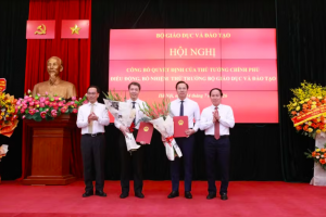 Trao Quyết định điều động, bổ nhiệm hai Thứ trưởng Bộ GD&ĐT