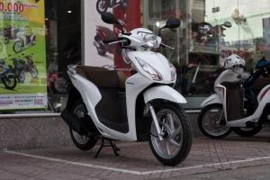 Giá xe Honda Vision tháng 7: Đại lý bán cao hơn gần 6,7 triệu đồng