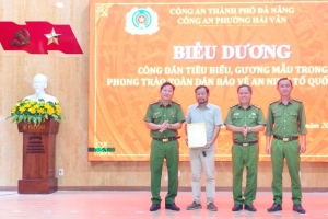 Đà Nẵng: Công an phường Hải Vân trao Thư khen về hành động trung thực của ông Thái Doãn Mão