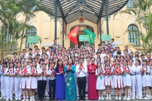 Phó Chủ tịch nước gặp mặt Đoàn đại biểu thiếu nhi tham gia “Hành trình Em yêu Tổ quốc Việt Nam”