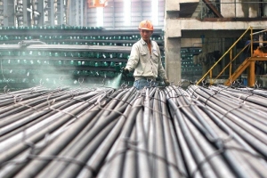 Giá thép hôm nay 11/7: Giảm nhẹ nhưng vẫn neo quanh vùng đỉnh