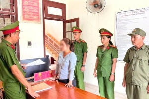 Công an Đà Nẵng bắt người phụ nữ trốn thuế khi thu mua mủ cao su