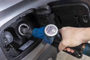 Toyota và BMW bắt tay thử nghiệm xăng tái tạo nhằm giải cứu động cơ đốt trong tại châu Âu
