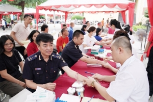 Công chức, người lao động Hải quan khu vực VI tham gia hiến máu tình nguyện