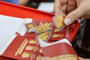 Giá vàng hôm nay 21/7: Thế giới vượt 4.000 USD, SJC đi ngang