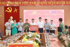 Lạng Sơn: Trao tặng gần 2 tỷ đồng hỗ trợ xây dựng nhà văn hóa thôn tại xã Cao Lộc