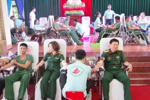 Trường Quân sự Quân đoàn 12 tham gia "Hiến máu cứu chữa đồng đội"