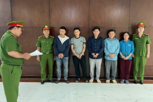 Triệt phá đường dây sản xuất phụ gia thực phẩm giả quy mô lớn, khởi tố 5 đối tượng