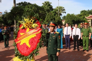 Hà Nội: Phường Cửa Nam dâng hương tưởng niệm các Anh hùng liệt sĩ tại Nghĩa trang Liệt sĩ Ngọc Hồi