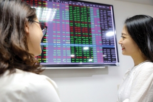 Chứng khoán sáng 20/7: VN-Index tiếp tục chìm trong sắc đỏ