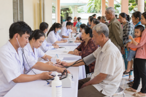 Tây Ninh đưa dịch vụ khám sức khỏe miễn phí đến gần người dân
