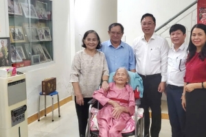 Đà Nẵng: Thăm và tặng quà Mẹ Việt Nam anh hùng Lê Thị Thời