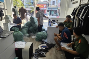 Thanh Hóa: Chuyển hồ sơ điều tra vụ tàng trữ hơn 1.200 sản phẩm thời trang giả mạo nhãn hiệu