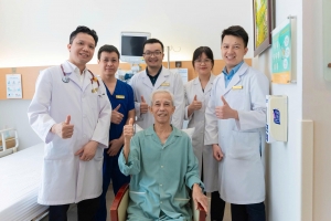 Cứu cụ ông bị phình động mạch chủ dọa vỡ bằng kỹ thuật can thiệp không cần mổ mở