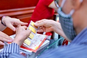 Giá vàng chiều 23/7 lao dốc, mất tới 7 triệu đồng/lượng