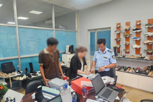 Phát hiện nhà máy sản xuất lượng lớn giày giả mạo nhãn hiệu Nike để xuất khẩu sang Mỹ