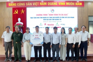 Hội Nhà báo Việt Nam trao 900 triệu đồng hỗ trợ người có công và gia đình chính sách ở Quảng Trị