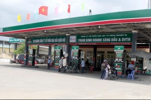 Giá xăng dầu hôm nay 24/7: Giá dầu Brent vượt 100 USD/thùng