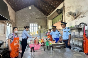 Đội Quản lý thị trường số 7 Lạng Sơn tăng cường kiểm tra, bảo đảm an toàn thực phẩm