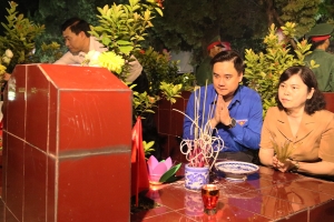 Lãnh đạo tỉnh Bắc Ninh thắp nến tri ân các Anh hùng liệt sĩ